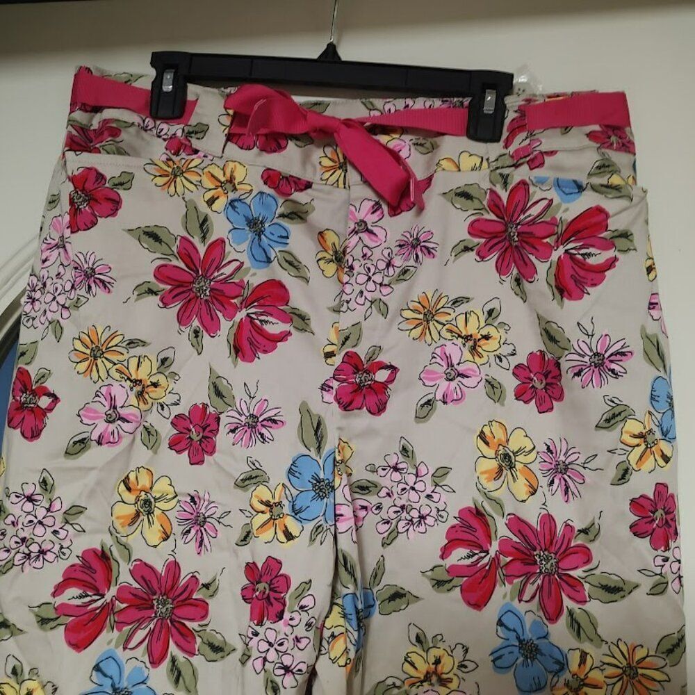 New White Stag Beige Multi-Color Flowers Stretch Capri Size Women's 18 — image 2 of 3